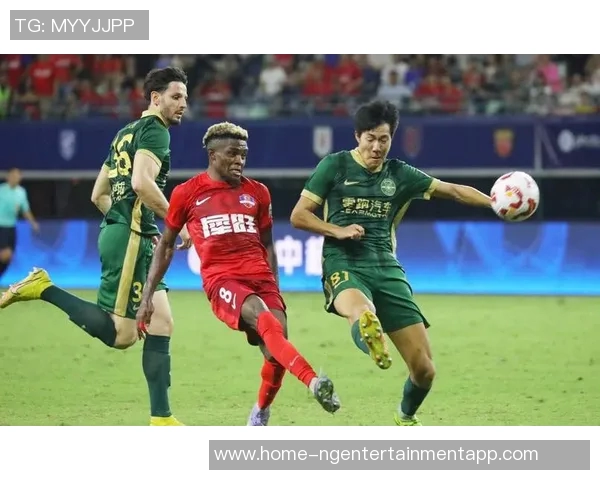 恒大与申花激战正酣中超赛场再掀风云对决引发球迷热议